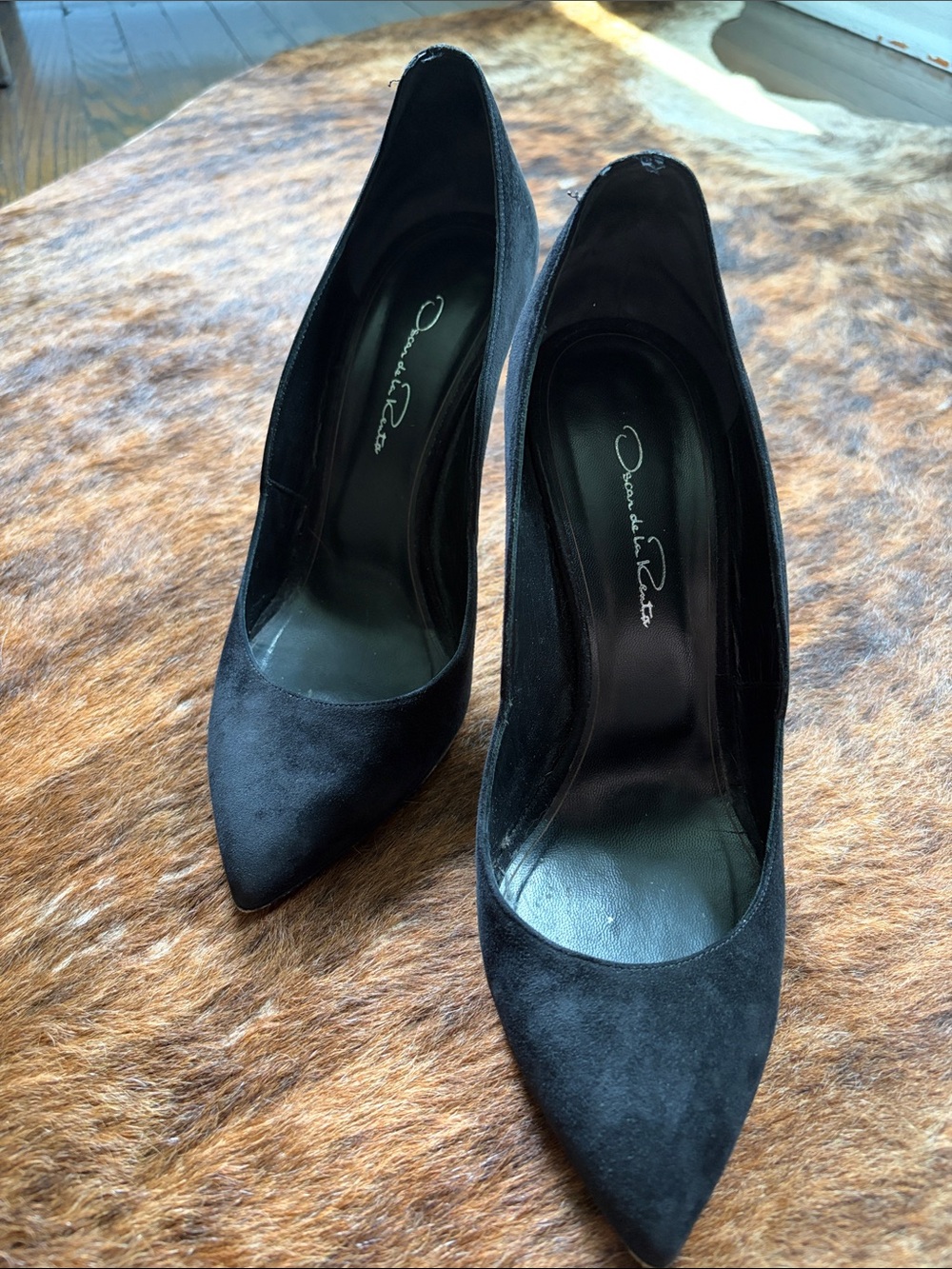 Oscar de la Renta Black Suede Pointed-Toe Pumps